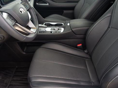 Certified 2026 INFINITI QX60 Luxe w/ Family Package image 8