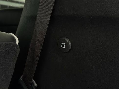 Used 2025 Chrysler Pacifica Limited image 11