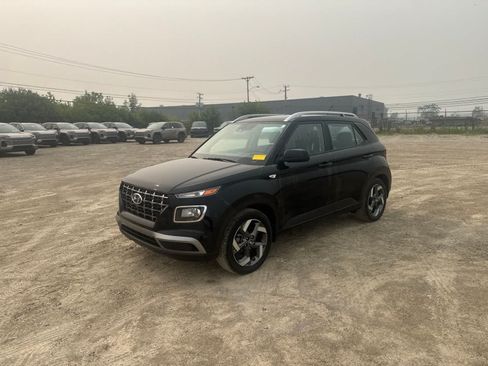 Used 2023 Hyundai Venue SEL FWD image 1