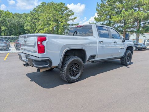 Used 2024 Chevrolet Silverado 2500 ZR2 w/ Technology Package AWD/4WD image 5