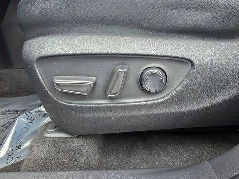 Used 2023 Toyota Highlander XLE FWD image 25