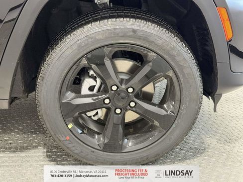 New 2025 Jeep Grand Cherokee Altitude AWD/4WD image 8