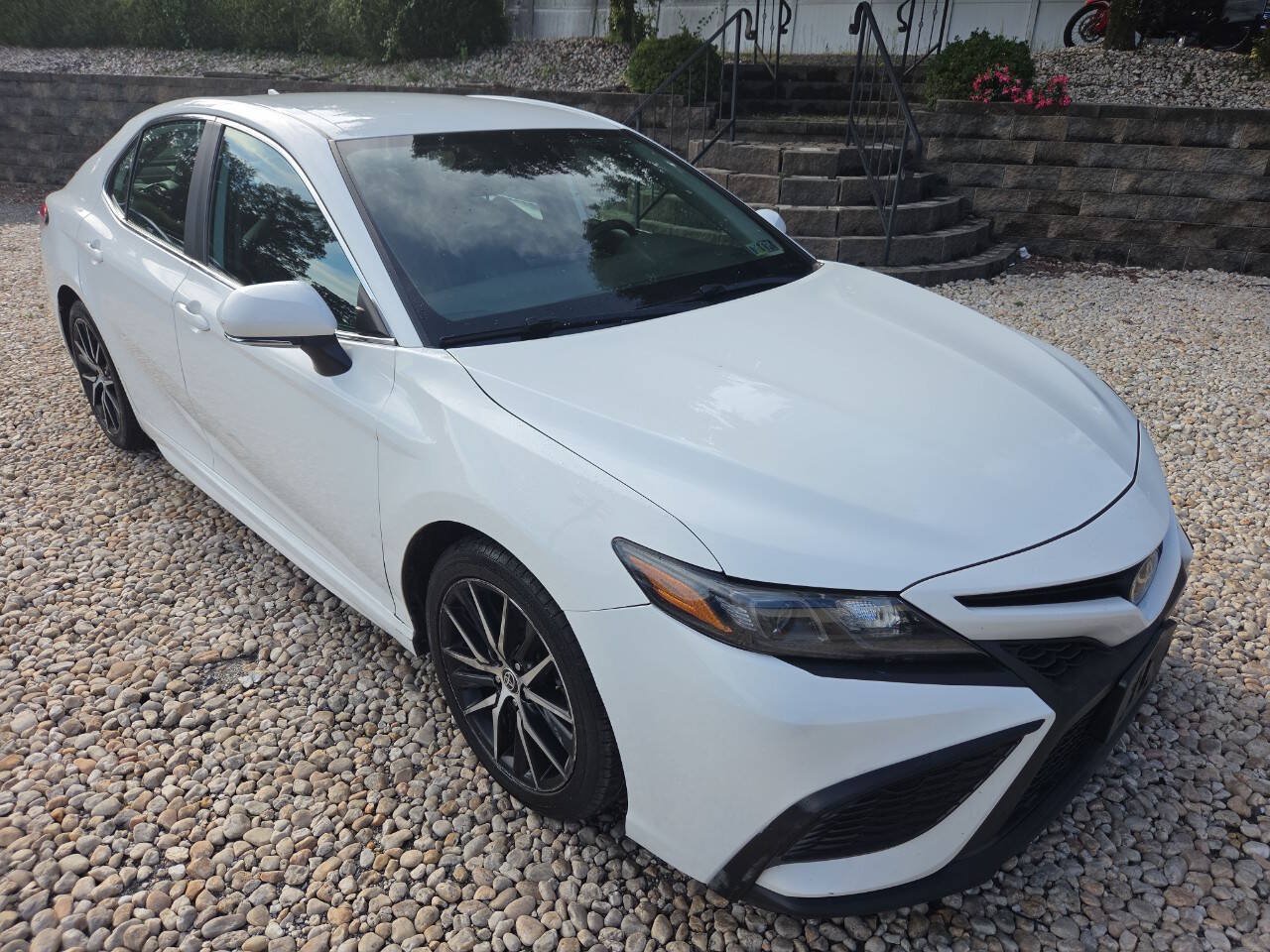 Used 2022 Toyota Camry SE FWD image 9