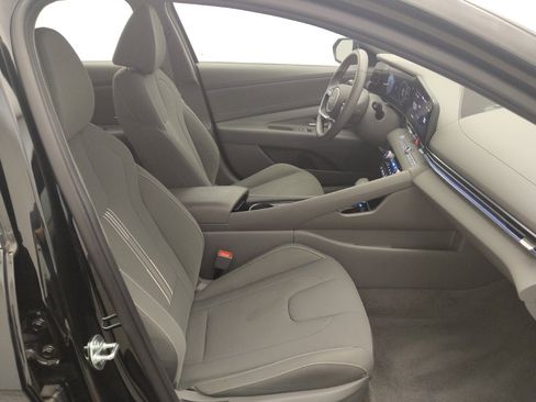Used 2025 Hyundai Elantra SEL FWD image 21