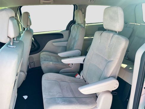 Used 2019 Dodge Grand Caravan SE image 23