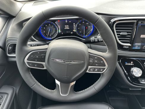 New 2026 Chrysler Pacifica Select image 27