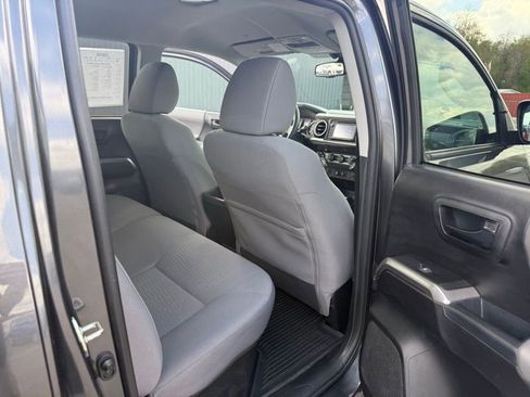 Used 2019 Toyota Tacoma SR5 AWD/4WD image 14