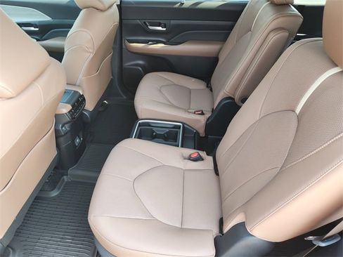 New 2026 Toyota Grand Highlander Platinum image 21