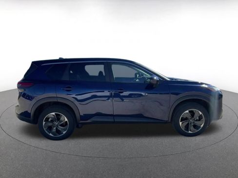 Used 2025 Nissan Rogue SV AWD/4WD image 16