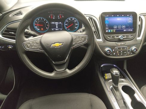 Used 2020 Chevrolet Malibu LT FWD image 22