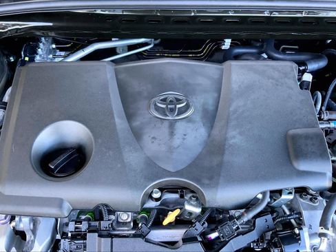 Used 2024 Toyota Camry SE image 31