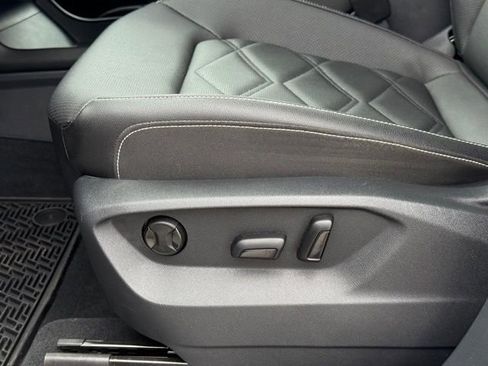Certified 2025 Volkswagen Atlas SE AWD/4WD image 13