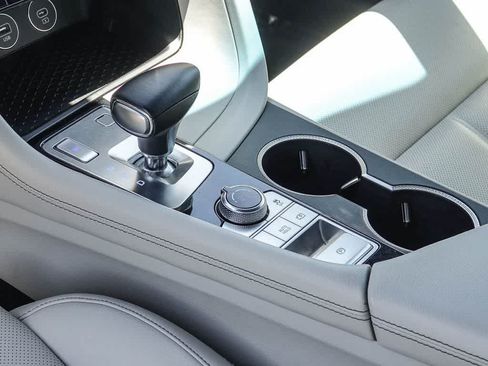 Used 2024 Genesis G70 2.5T RWD image 18