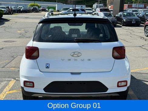 Used 2023 Hyundai Venue Limited FWD image 5