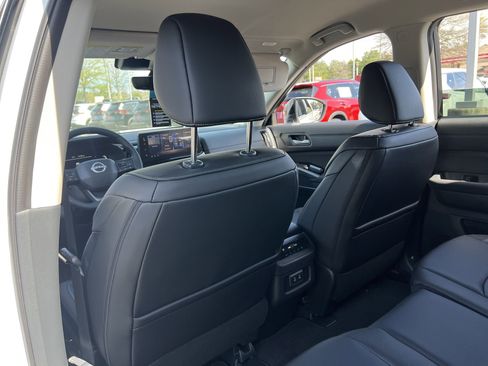 New 2026 Nissan Pathfinder SL image 18