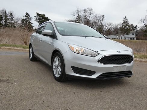Used 2018 Ford Focus SE image 2