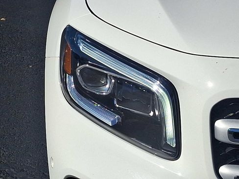 Used 2022 Mercedes-Benz GLB 250 4MATIC image 9