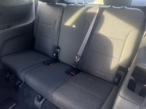 Used 2025 Chevrolet Traverse LT image 14