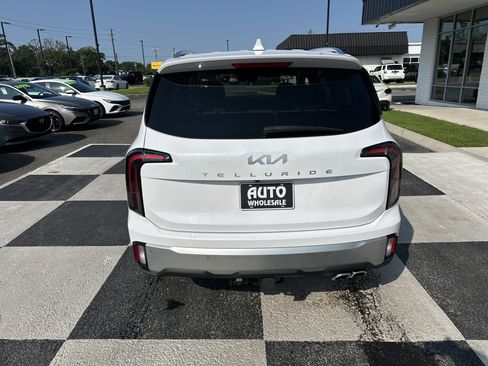 Used 2024 Kia Telluride SX w/ Towing Package FWD image 4
