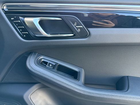 Certified 2025 Porsche Macan image 20