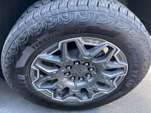 Used 2026 GMC Hummer EV SUV AWD/4WD image 3