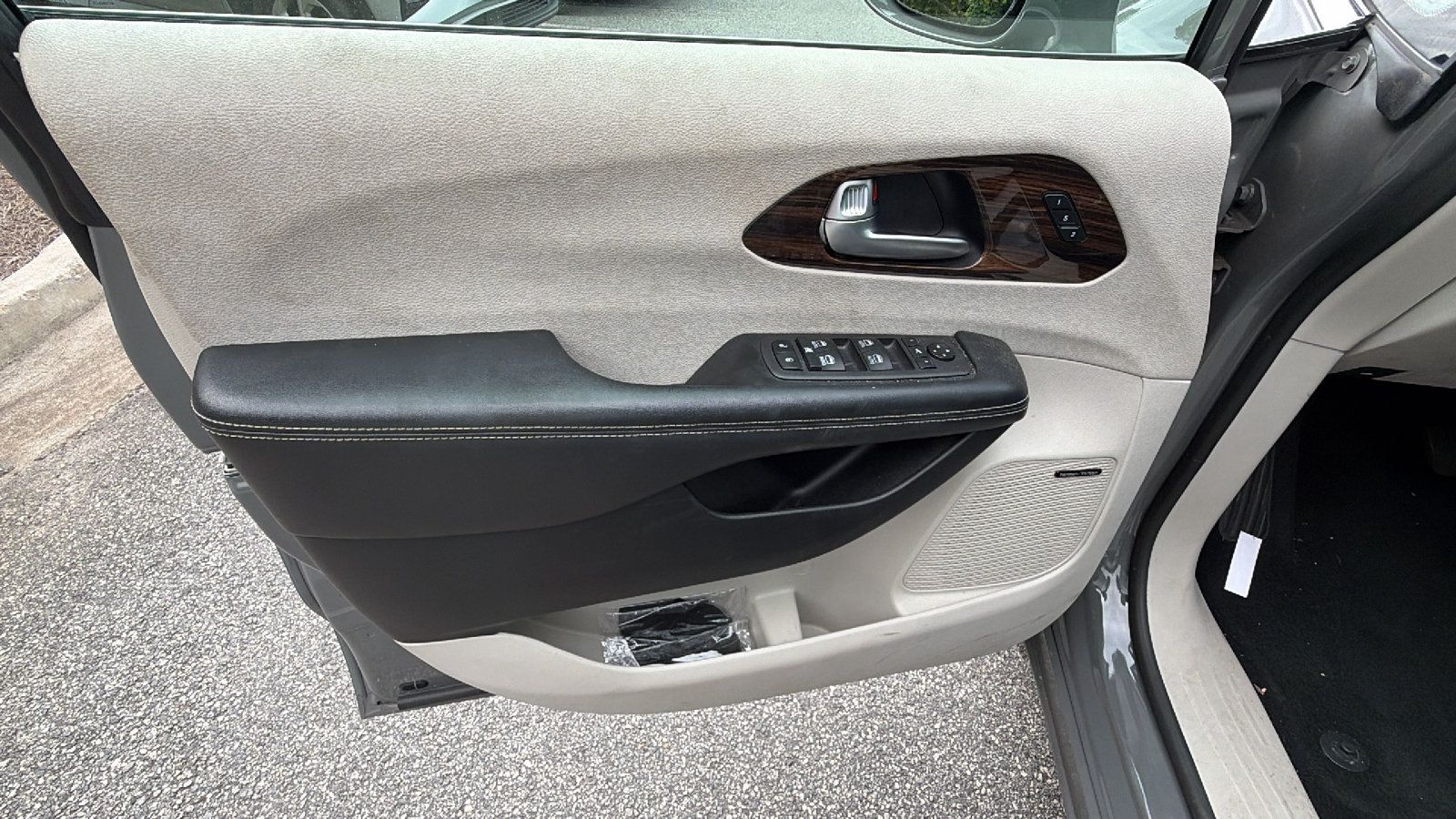 Used 2022 Chrysler Pacifica Limited FWD image 14