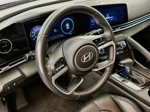 Used 2024 Hyundai Elantra Limited FWD image 17