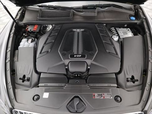 New 2025 Bentley Bentayga image 30