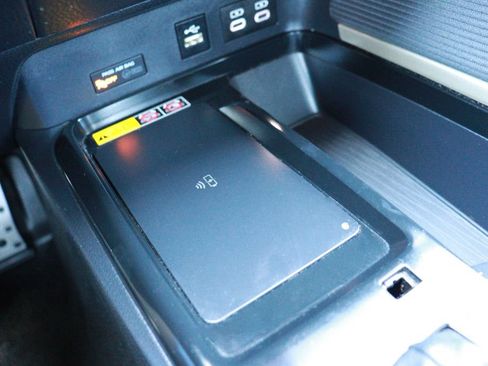 Used 2025 Toyota Camry SE FWD image 19
