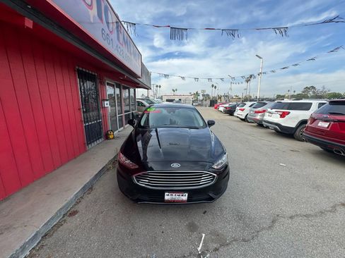 Used 2019 Ford Fusion SE FWD image 3