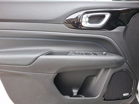 New 2026 Jeep Compass Limited w/ Sun, Sound & Navigation Group image 7