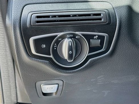 Used 2022 Mercedes-Benz GLC 300 image 11