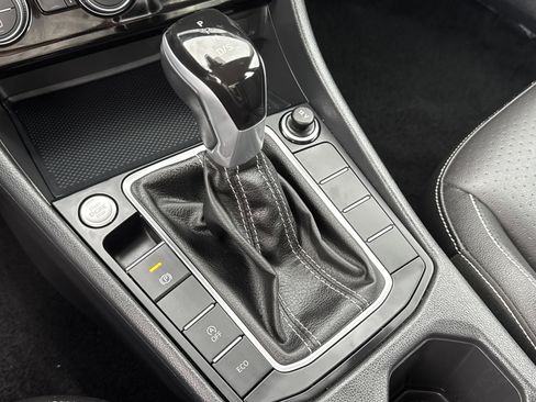 Used 2024 Volkswagen Jetta SE image 21