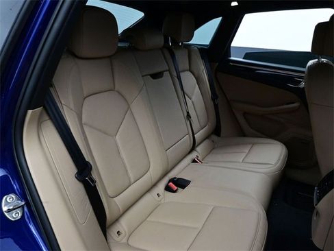 Used 2024 Porsche Macan image 17