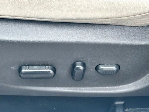 Used 2019 Ford Escape SEL FWD image 9