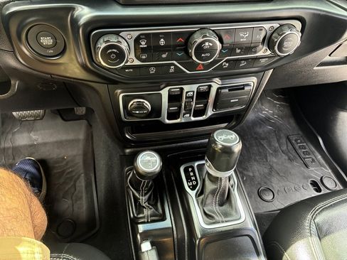 Used 2019 Jeep Wrangler Unlimited Sahara w/ Quick Order Package 24M Moab AWD/4WD image 40