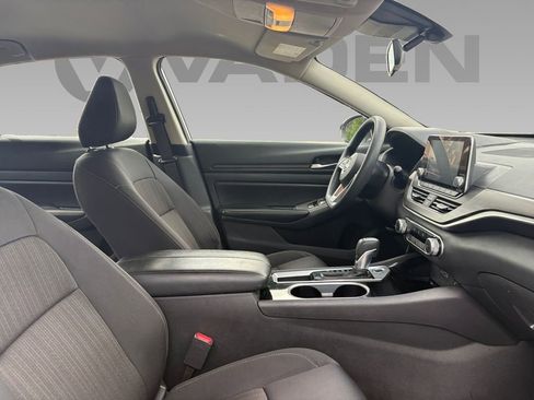 Used 2024 Nissan Altima 2.5 SV image 8
