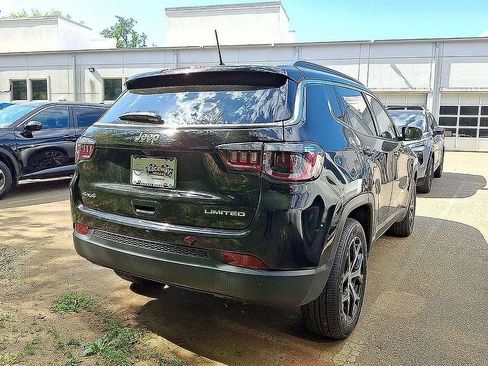 Used 2024 Jeep Compass Limited AWD/4WD image 3
