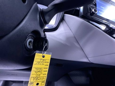 Used 2020 Toyota Corolla L image 17