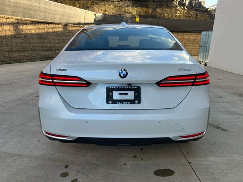 Used 2025 BMW 530i xDrive 530i xDrive w/ Premium Package image 4