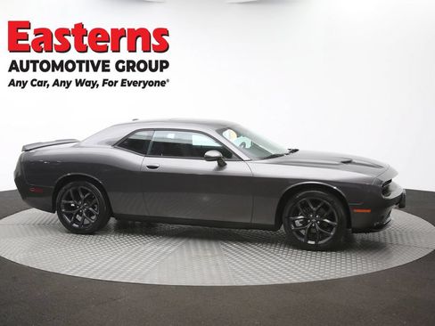 Used 2022 Dodge Challenger SXT w/ Driver Convenience Group RWD image 44
