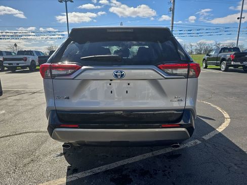 Used 2024 Toyota RAV4 SE w/ Weather Package image 5