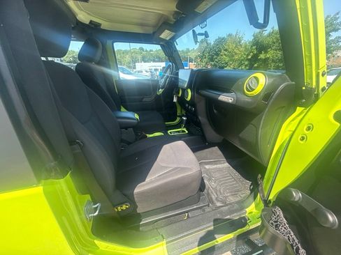 Used 2017 Jeep Wrangler Sport w/ Quick Order Package 24S AWD/4WD image 15