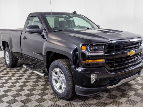 Used 2018 Chevrolet Silverado 1500 LT w/ LT Convenience Package image 23