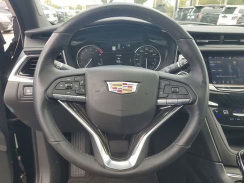 Used 2025 Cadillac XT6 Premium Luxury image 25