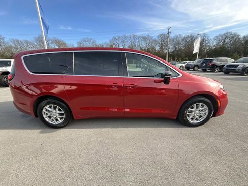 New 2026 Chrysler Pacifica Select image 8