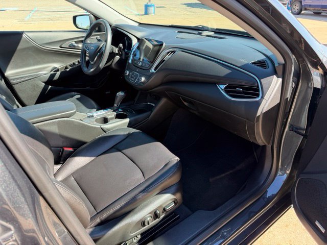 Certified 2017 Chevrolet Malibu LT w/ Leather Package FWD image 17