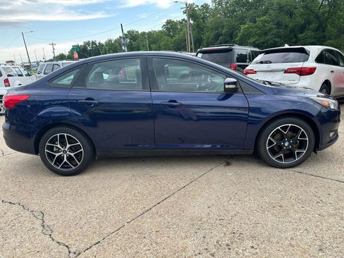 Used 2017 Ford Focus SEL w/ Cold Weather Package FWD image 8