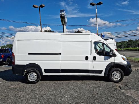 Used 2026 RAM ProMaster 2500 w/ Convenience Group FWD image 32