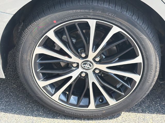 Used 2020 Toyota Camry SE FWD image 18